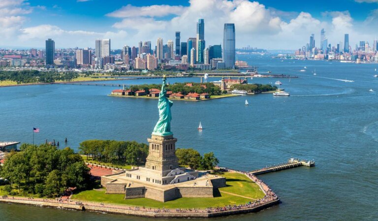 Panoramic view of the Statue of Liberty and skylines of Jersey City and Manhattan