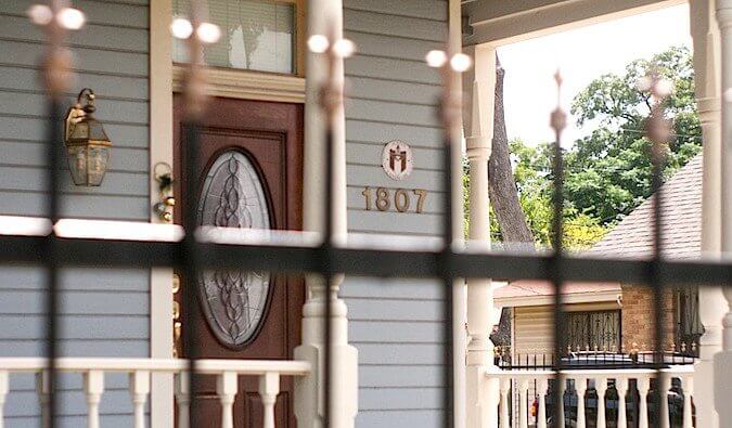 Picture of a hostel's front door in Austin, TX